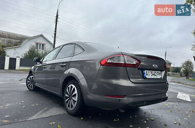 Седан Ford Mondeo 2011 в 
