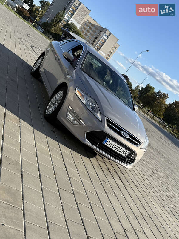 Седан Ford Mondeo 2012 в 