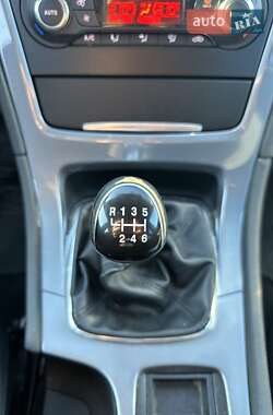 Седан Ford Mondeo 2011 в 