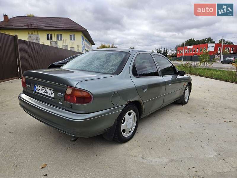 Седан Ford Mondeo 1993 в Обухове