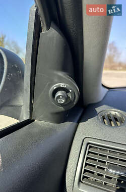 Седан Ford Mondeo 2004 в  фото 19 Седан Ford Mondeo 2004 в