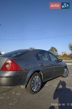 Лифтбек Ford Mondeo 2001 в 