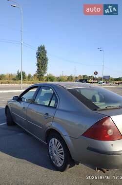 Лифтбек Ford Mondeo 2001 в 