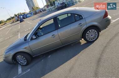 Лифтбек Ford Mondeo 2001 в 