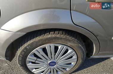 Лифтбек Ford Mondeo 2001 в 