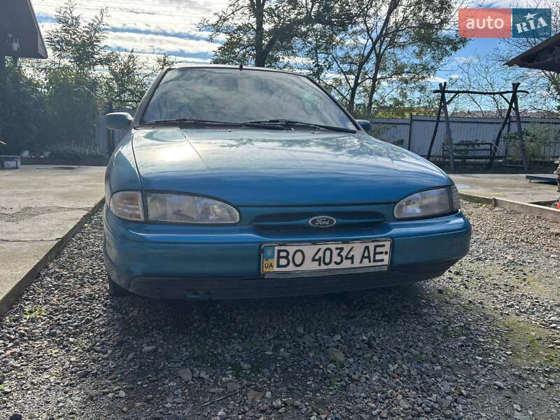 Ліфтбек Ford Mondeo 1993 в Чорткові