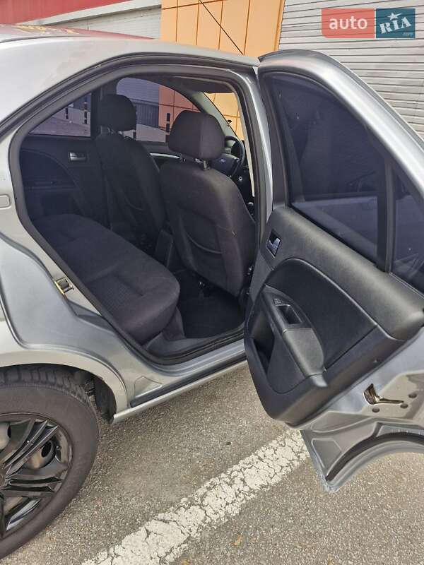 Ліфтбек Ford Mondeo 2004 в Харкові