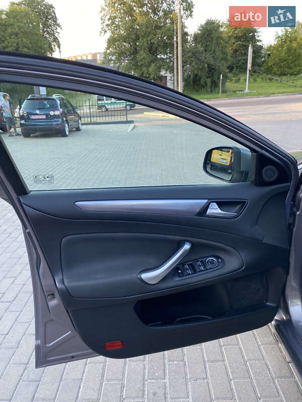 Универсал Ford Mondeo 2012 в Ровно