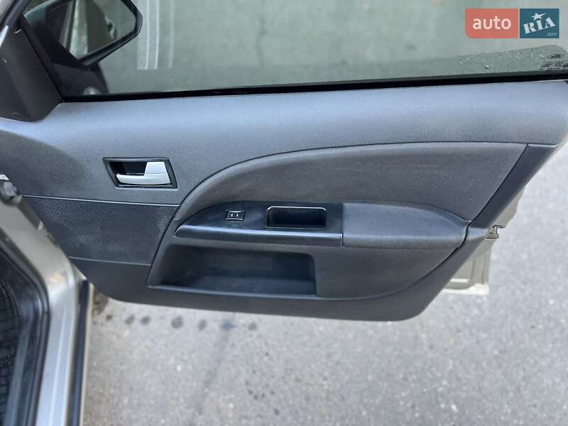 Седан Ford Mondeo 2002 в Чернівцях фото 37 Седан Ford Mondeo 2002 в Чернівцях