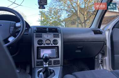 Седан Ford Mondeo 2002 в  фото 42 Седан Ford Mondeo 2002 в