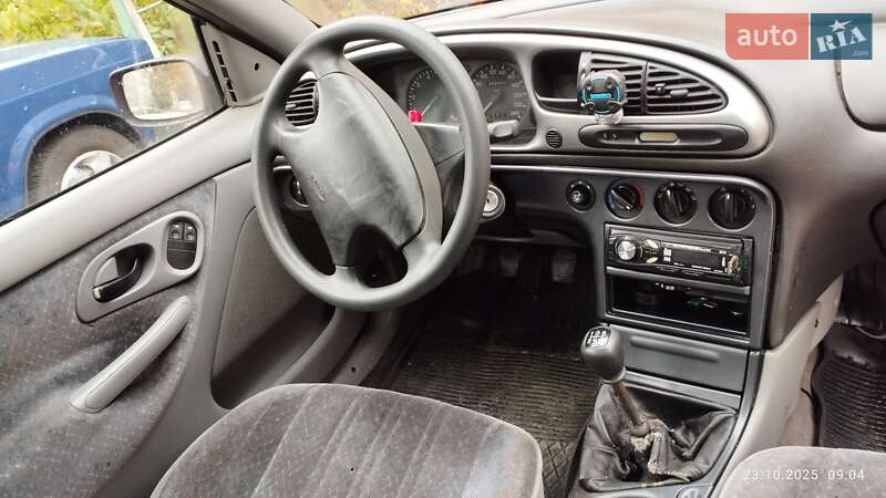 Седан Ford Mondeo 1993 в  фото Седан Ford Mondeo 1993 в