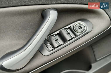 Седан Ford Mondeo 2011 в  фото 15 Седан Ford Mondeo 2011 в