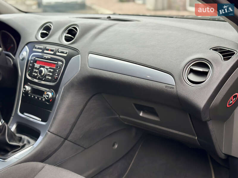 Седан Ford Mondeo 2011 в Киеве