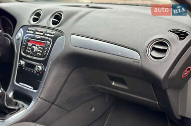 Седан Ford Mondeo 2011 в  фото 26 Седан Ford Mondeo 2011 в