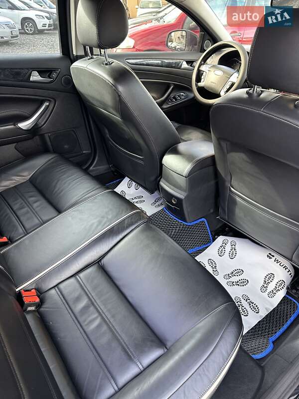 Седан Ford Mondeo 2011 в Смеле