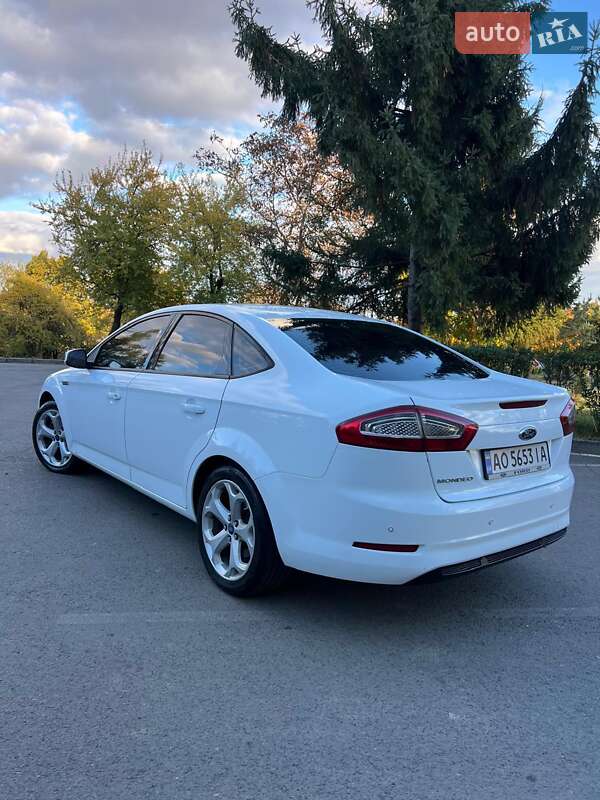 Седан Ford Mondeo 2012 в Ужгороде