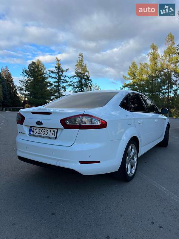 Седан Ford Mondeo 2012 в Ужгороде