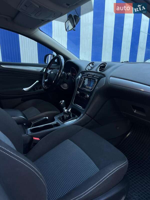 Седан Ford Mondeo 2012 в Ужгороде