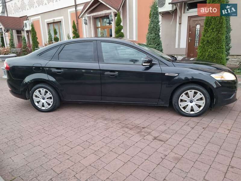 Седан Ford Mondeo 2012 в Стрые