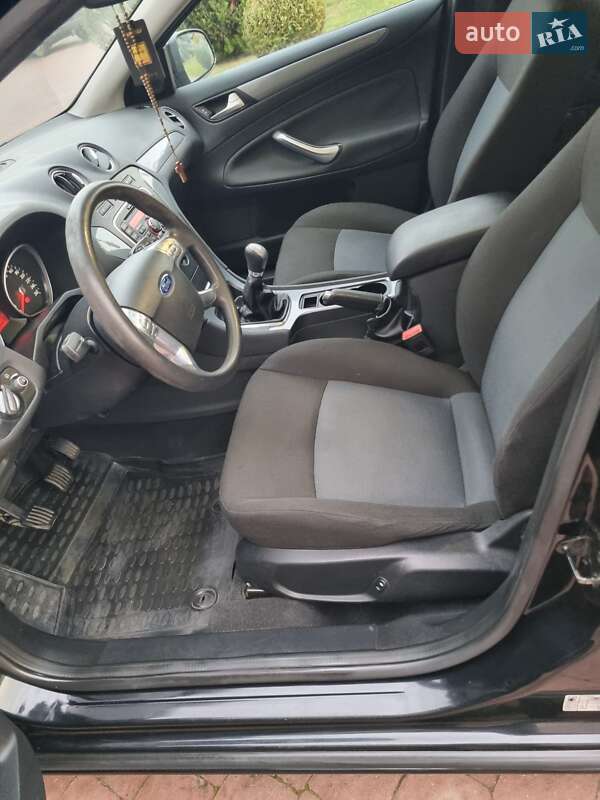 Седан Ford Mondeo 2012 в Стрые