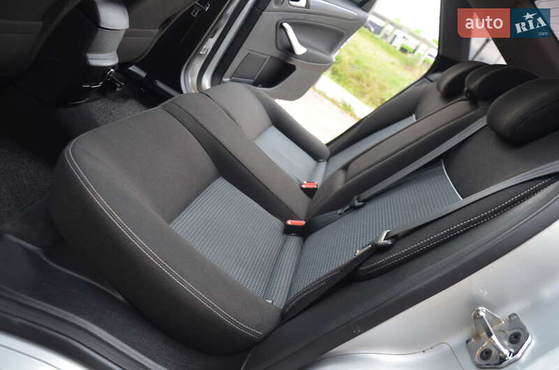 Седан Ford Mondeo 2013 в Дрогобыче