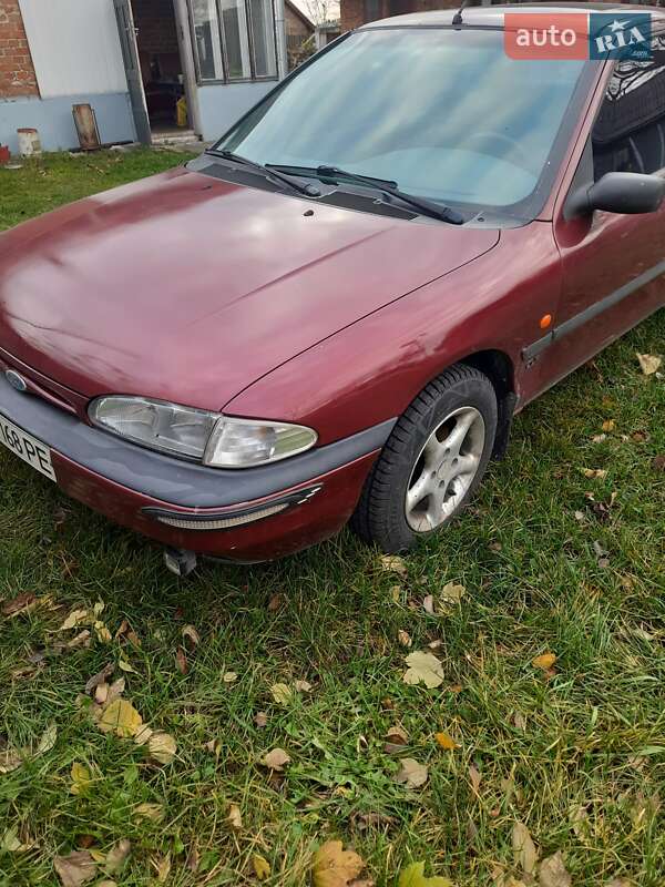 Седан Ford Mondeo 1993 в Бродах