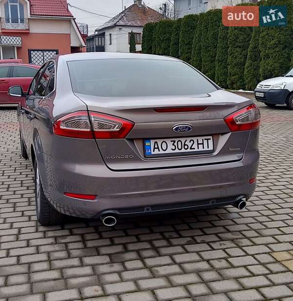 Седан Ford Mondeo 2012 в Хусте