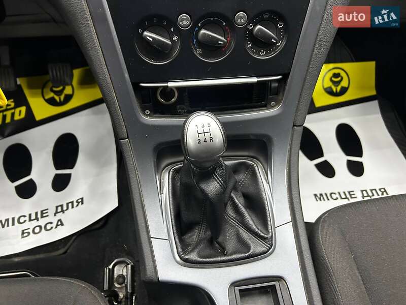 Седан Ford Mondeo 2012 в Черновцах