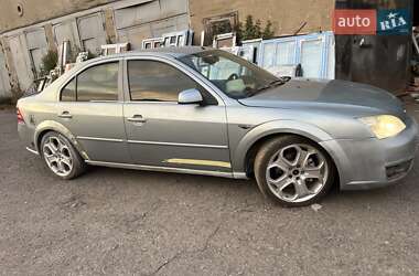 Седан Ford Mondeo 2003 в Перечине