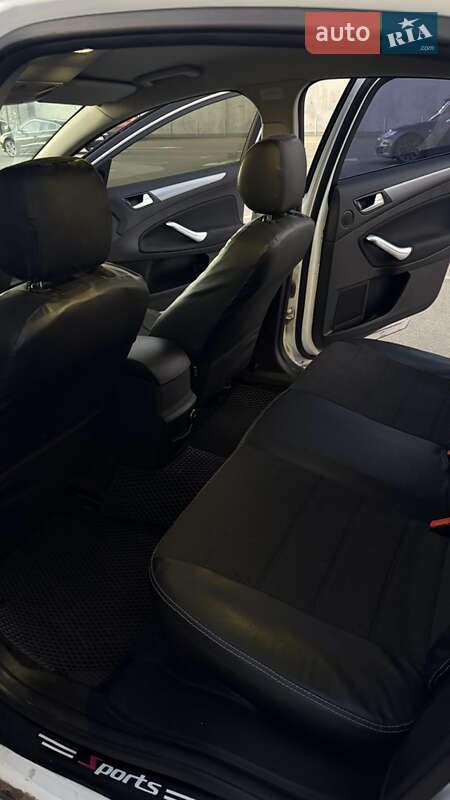 Седан Ford Mondeo 2012 в Ирпене