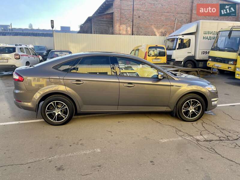 Ліфтбек Ford Mondeo 2013 в Чернігові