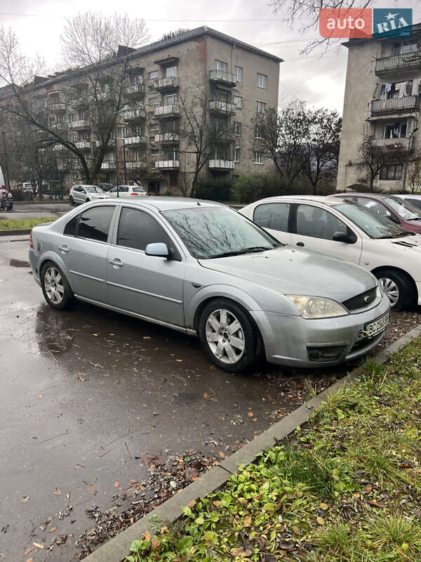 Седан Ford Mondeo 2003 в Перечине