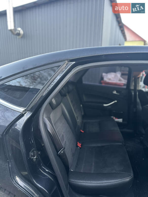 Седан Ford Mondeo 2010 в Олевську