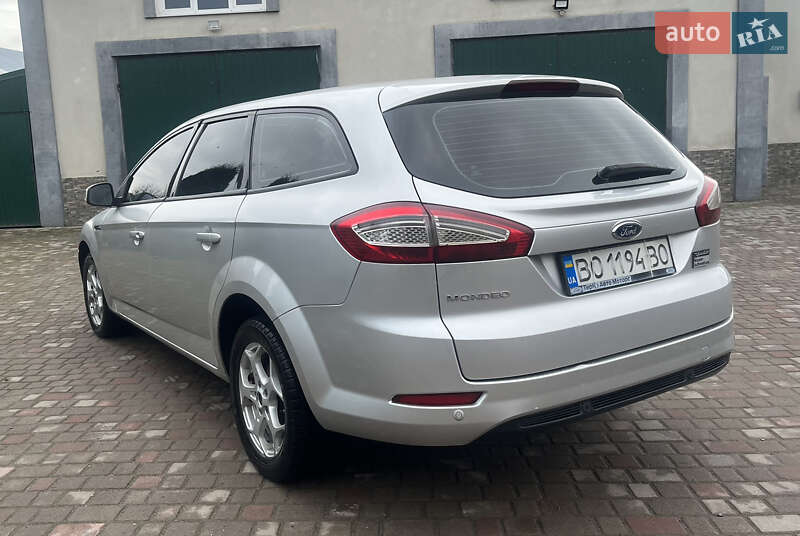 Універсал Ford Mondeo 2013 в Золочеві