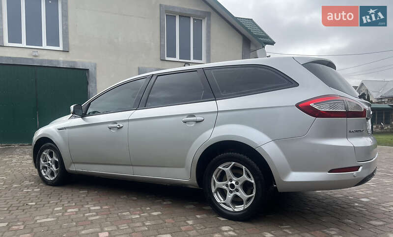 Універсал Ford Mondeo 2013 в Золочеві