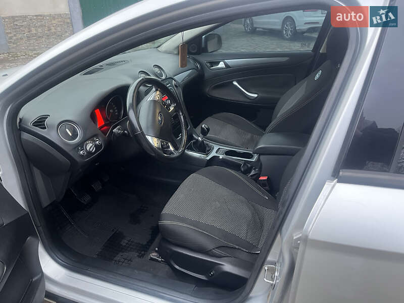 Універсал Ford Mondeo 2013 в Золочеві