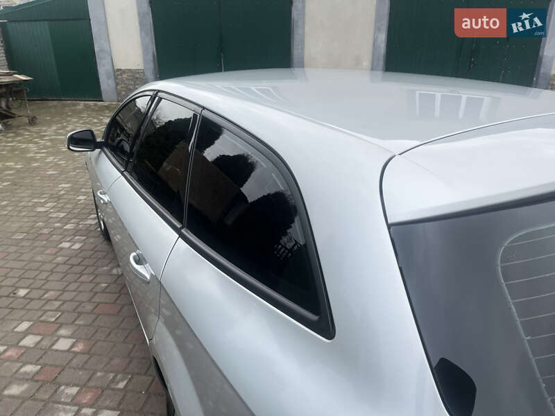 Універсал Ford Mondeo 2013 в Золочеві