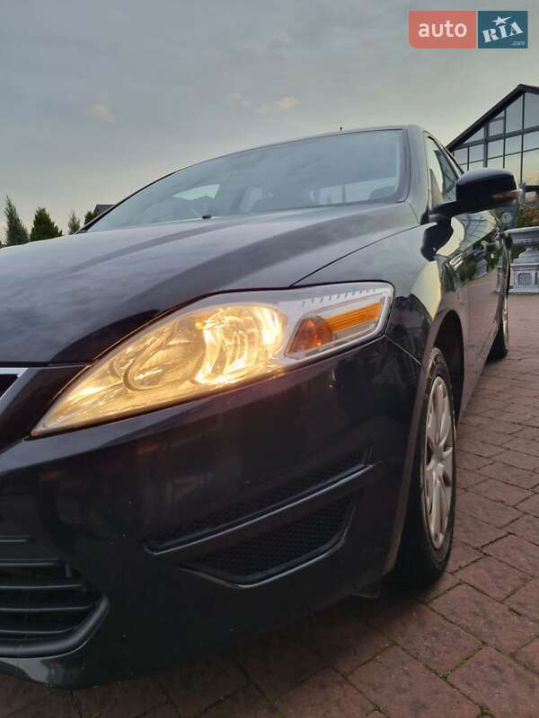 Седан Ford Mondeo 2012 в Стрию