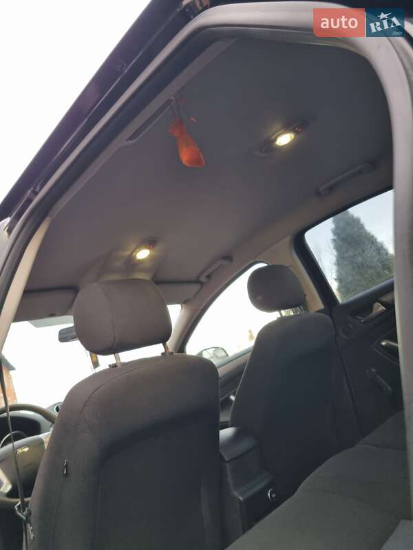 Седан Ford Mondeo 2012 в Стрию