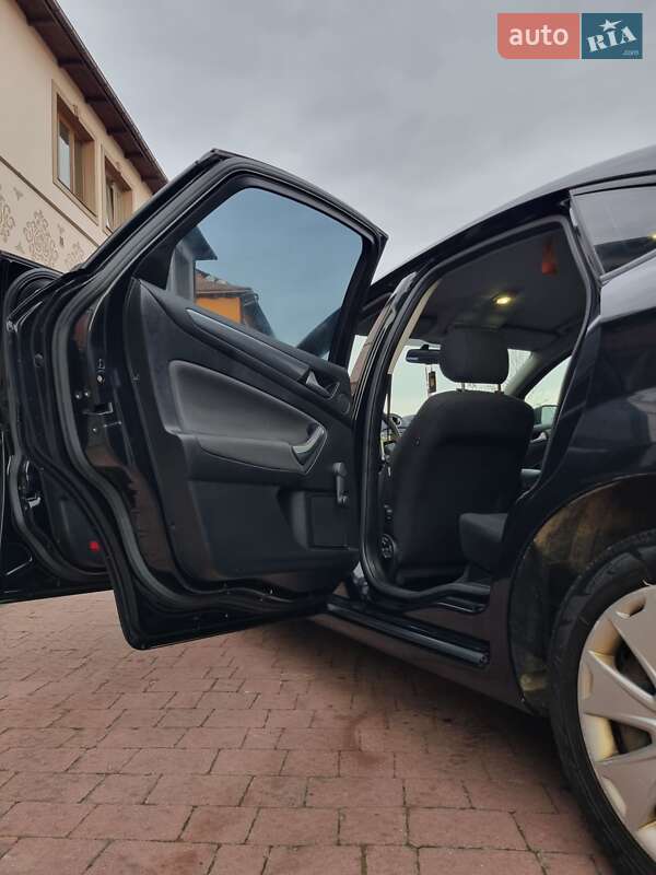 Седан Ford Mondeo 2012 в Стрию