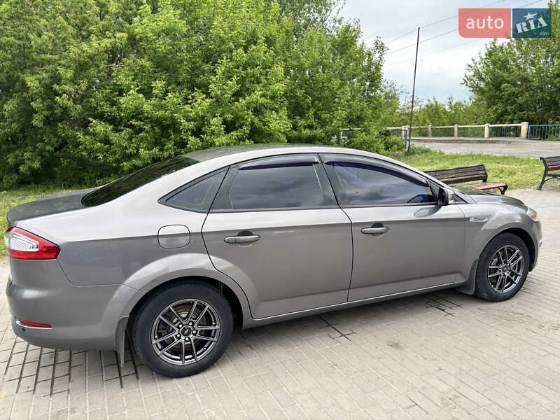 Седан Ford Mondeo 2012 в Охтирці