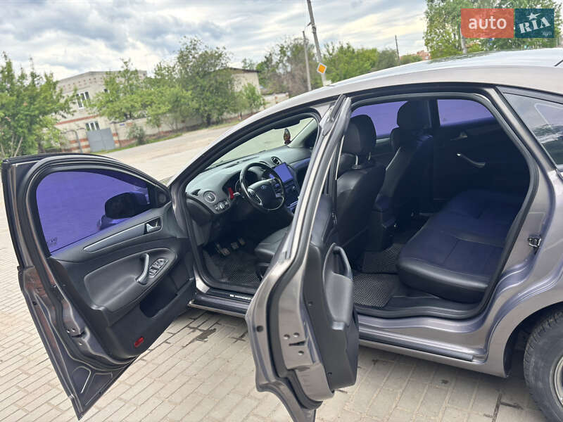 Седан Ford Mondeo 2012 в Охтирці