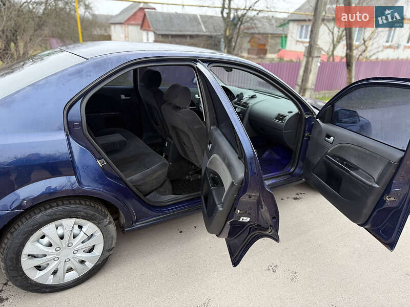 Седан Ford Mondeo 2002 в Коростене