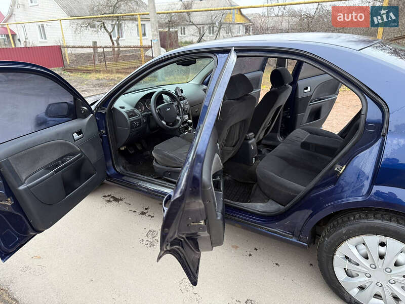 Седан Ford Mondeo 2002 в Коростене