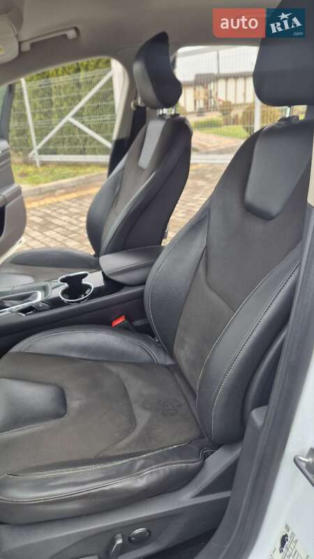 Ліфтбек Ford Mondeo 2015 в Львові фото 43 Ліфтбек Ford Mondeo 2015 в Львові