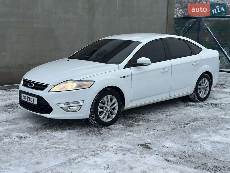 Седан Ford Mondeo 2012 в Мукачево