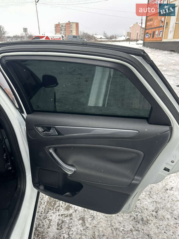 Седан Ford Mondeo 2012 в Мукачево