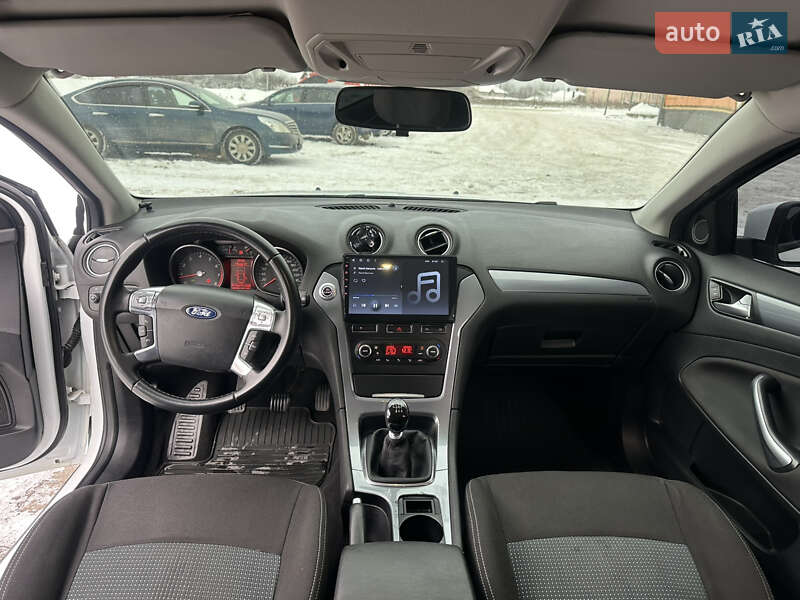 Седан Ford Mondeo 2012 в Мукачево