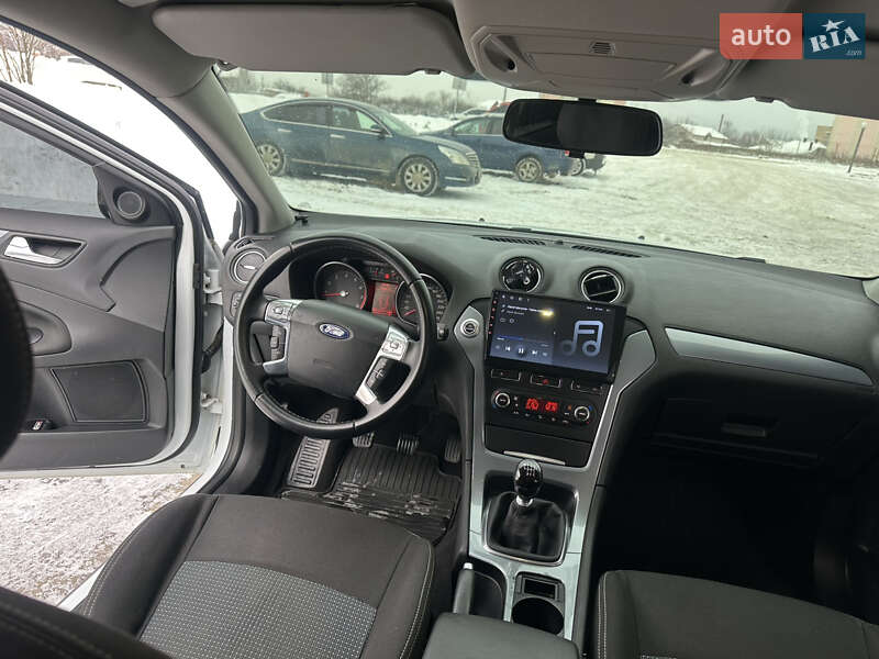 Седан Ford Mondeo 2012 в Мукачево