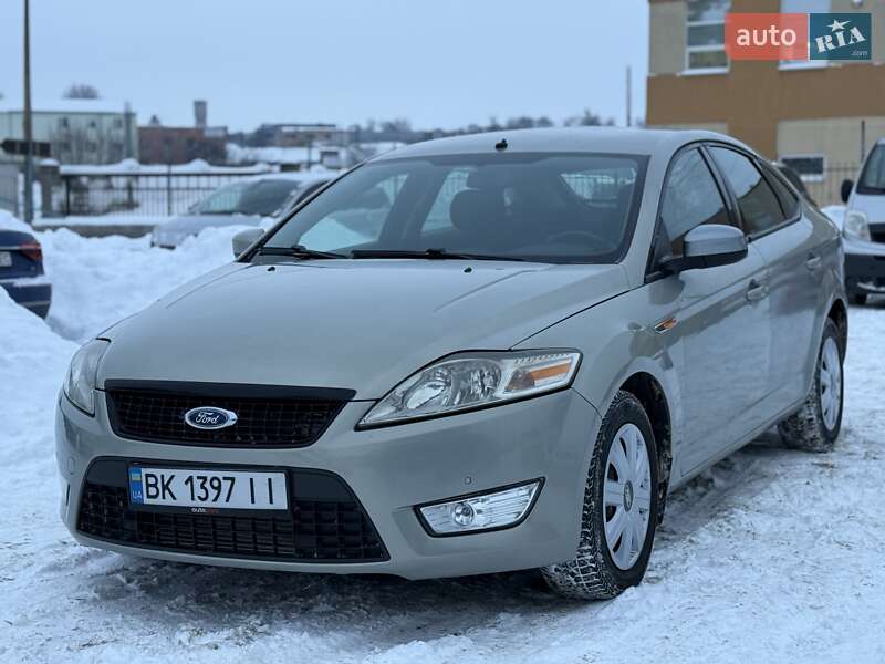 Седан Ford Mondeo 2010 в Ровно